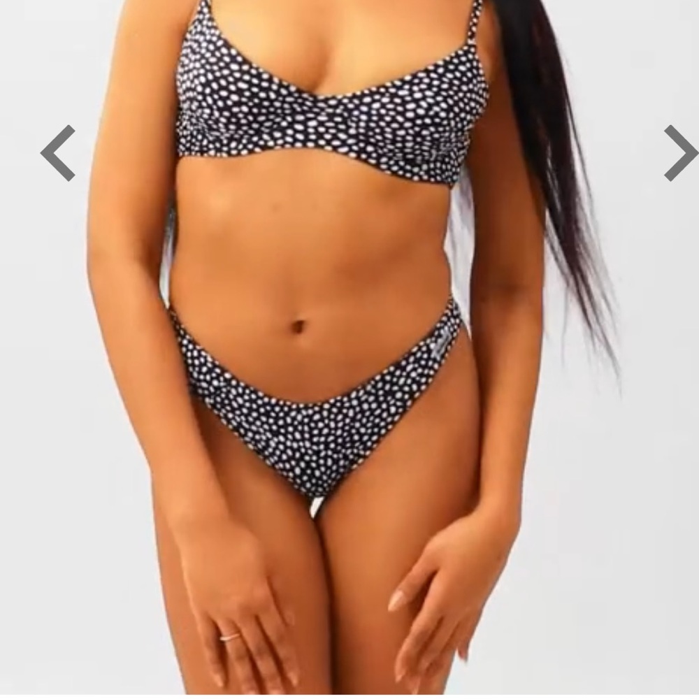 Blackbough NWT Maui bottoms in black flint